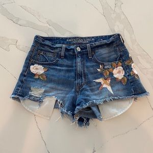 AMERICAN EAGLE SHORTS SIZE 4